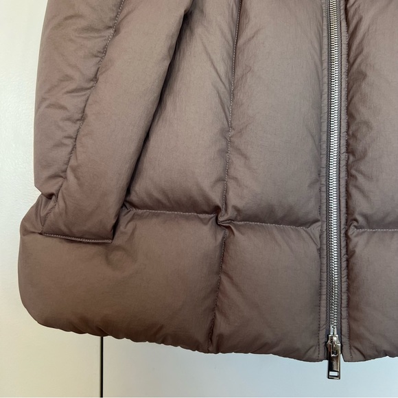 Theory Men’s Puffer Vest, Medium - Picture 6 of 8